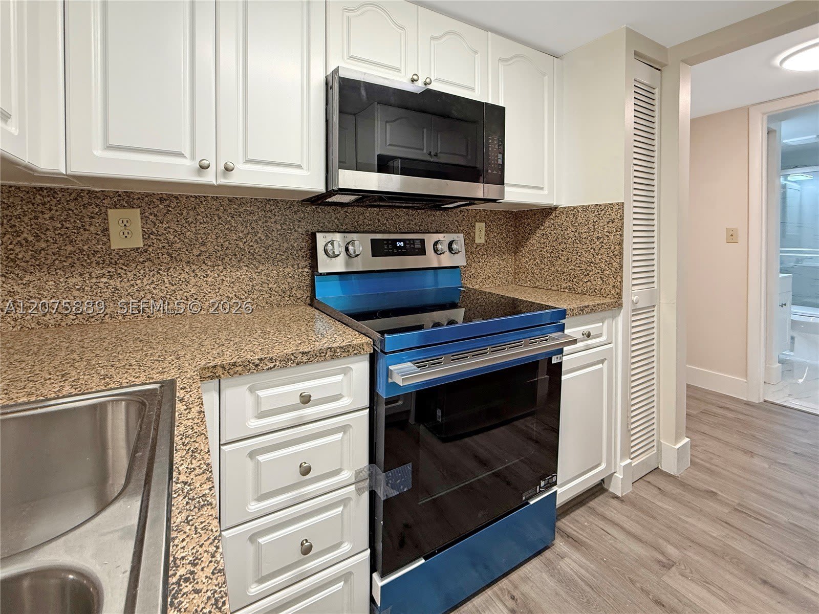 995 SW 84th Ave – photo 5
