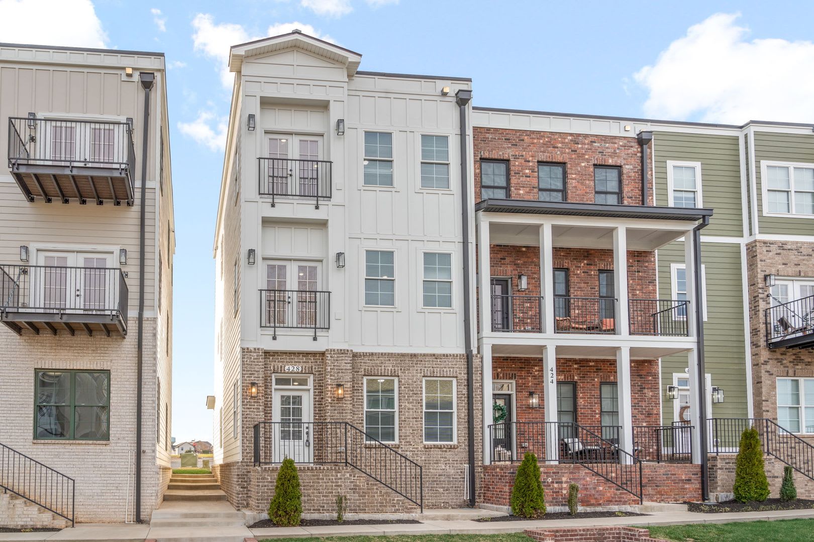 Gorgeous 3 Story 4 Bedroom Pet Friendly Home For Rent! – photo 2