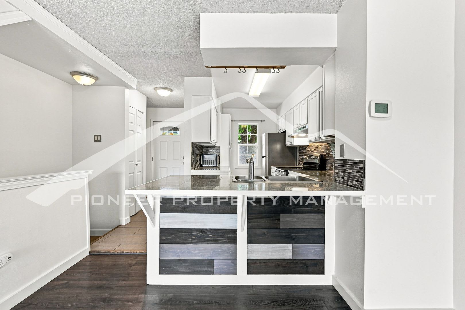 Spacious Townhome in Aurora with AC and Patio! – photo 4