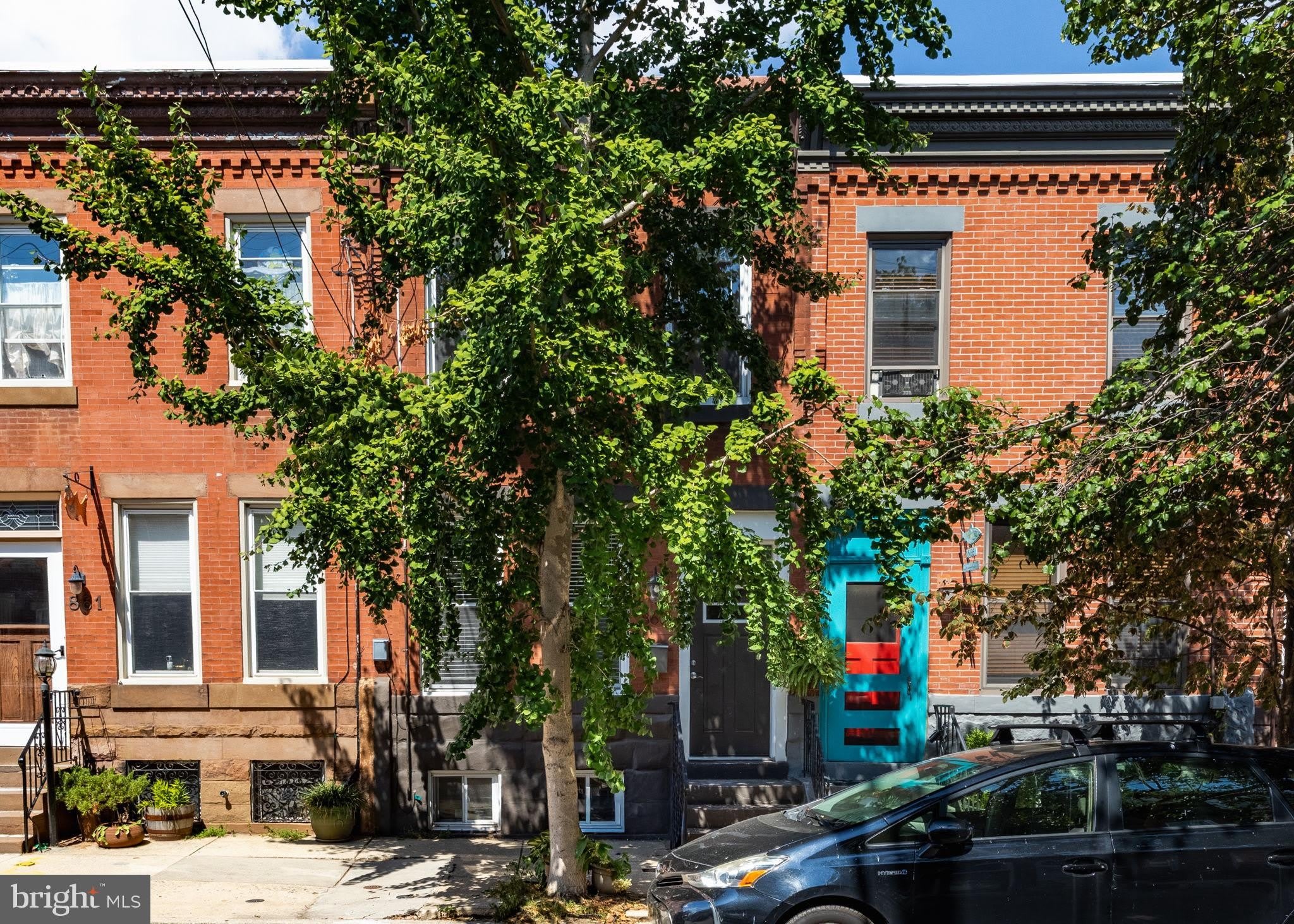 863 E THOMPSON Street – photo 2