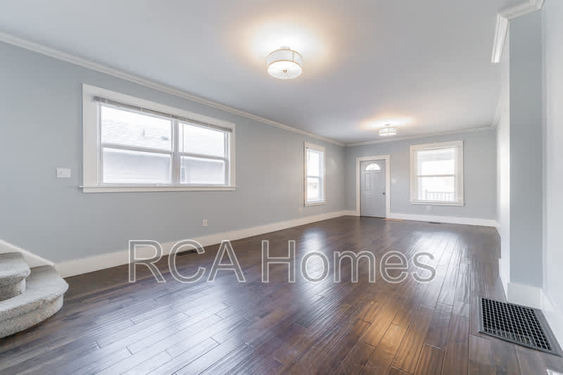 1037 East Tabor Street – photo 4