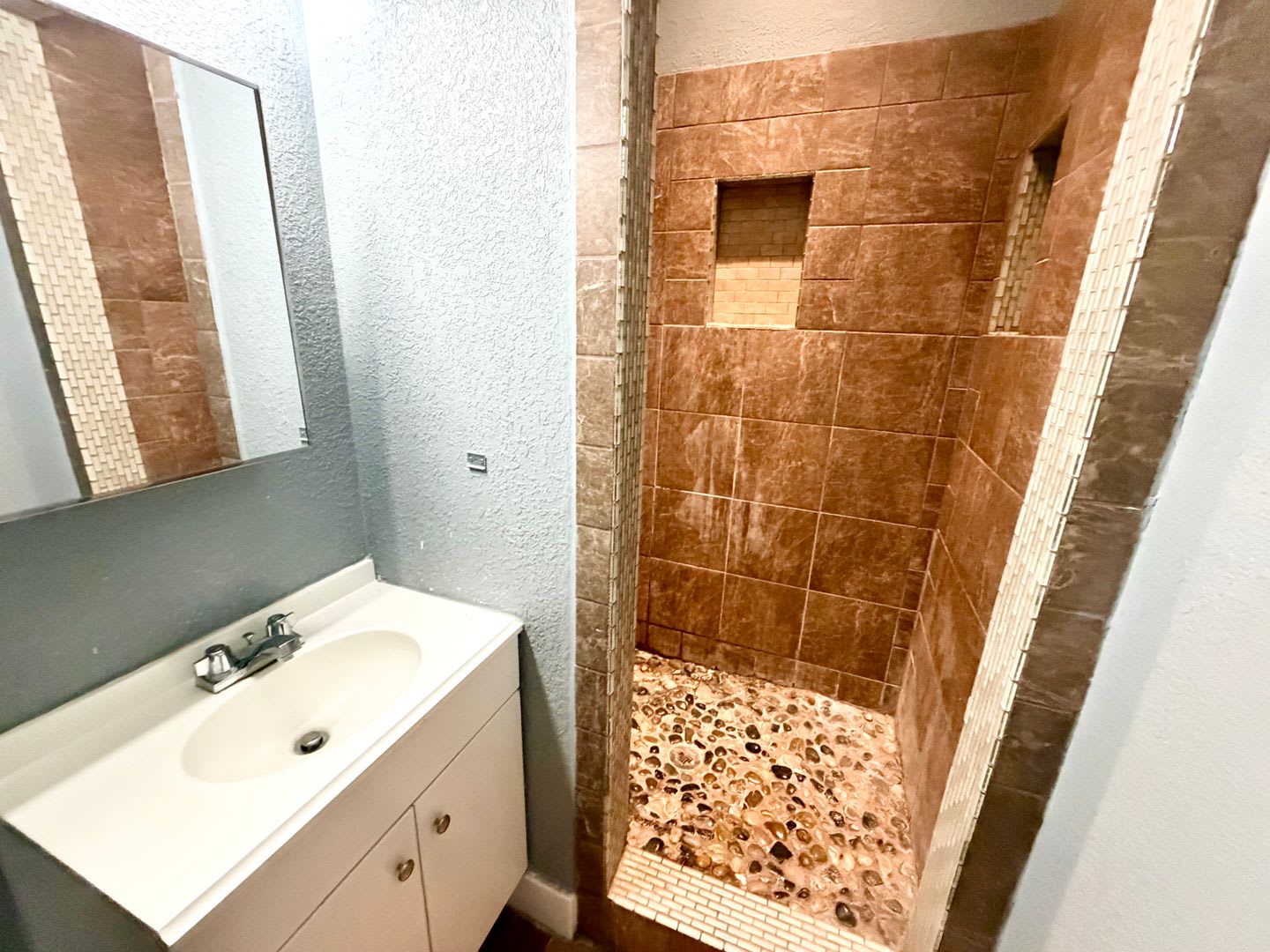 Charming 3BR in a Beautiful Park-Like Setting – photo 5