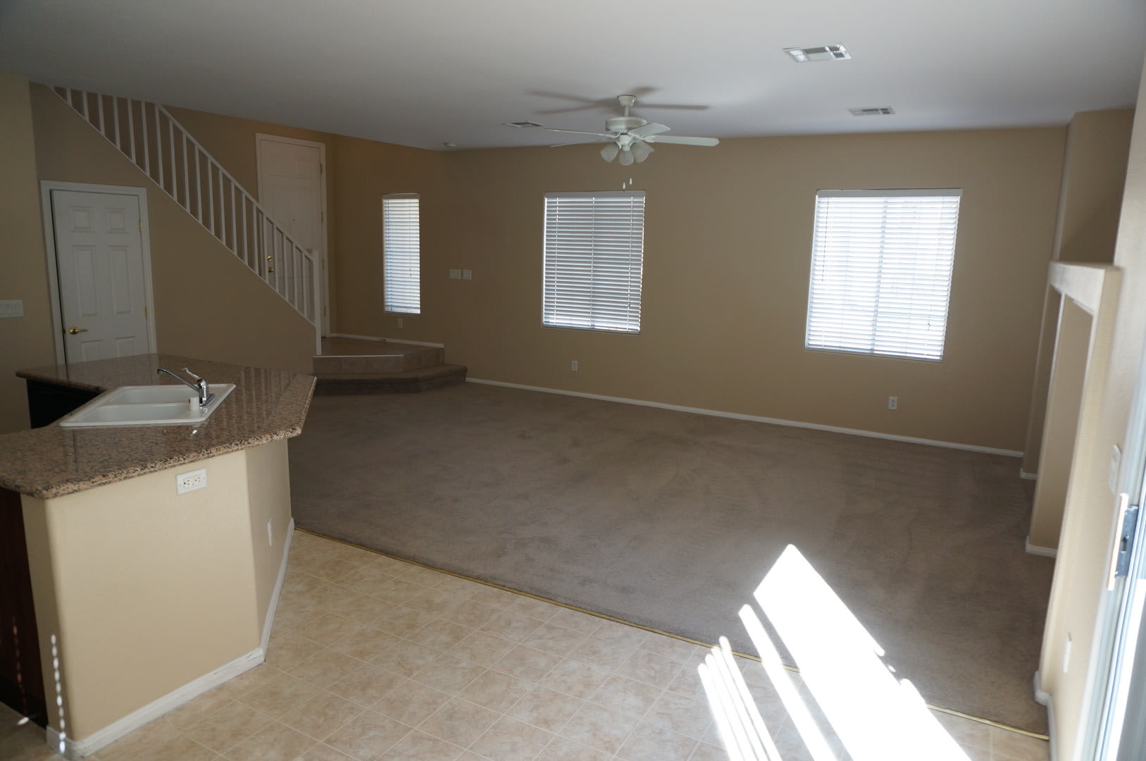 4 Bed, 2.5 Bath Home near Desert Breeze park! – photo 4