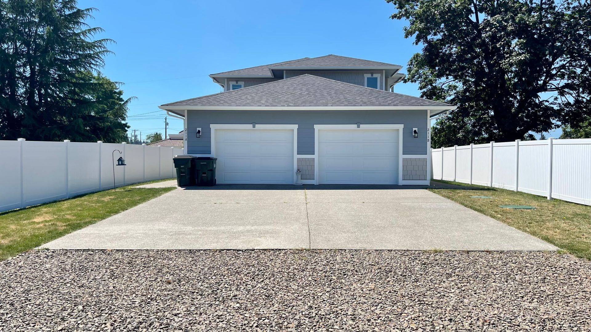 Beautiful 3 Bedroom Duplex with Garage! – photo 1