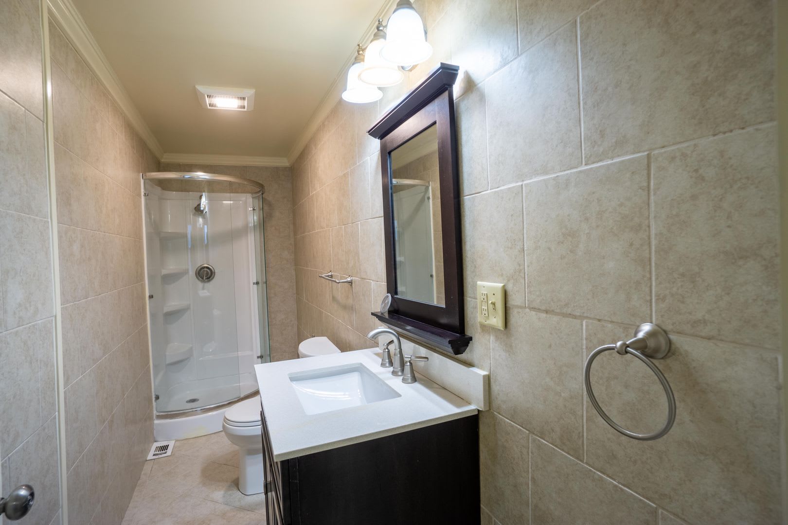 917 Lancaster Ave – photo 4