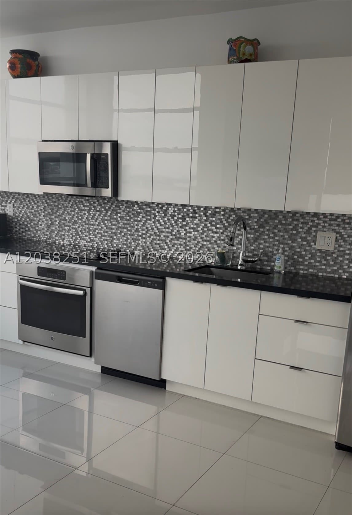 11930 N Bayshore Dr – photo 2