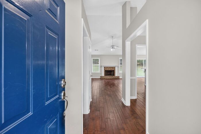 390 Silverthorn Drive – photo 2