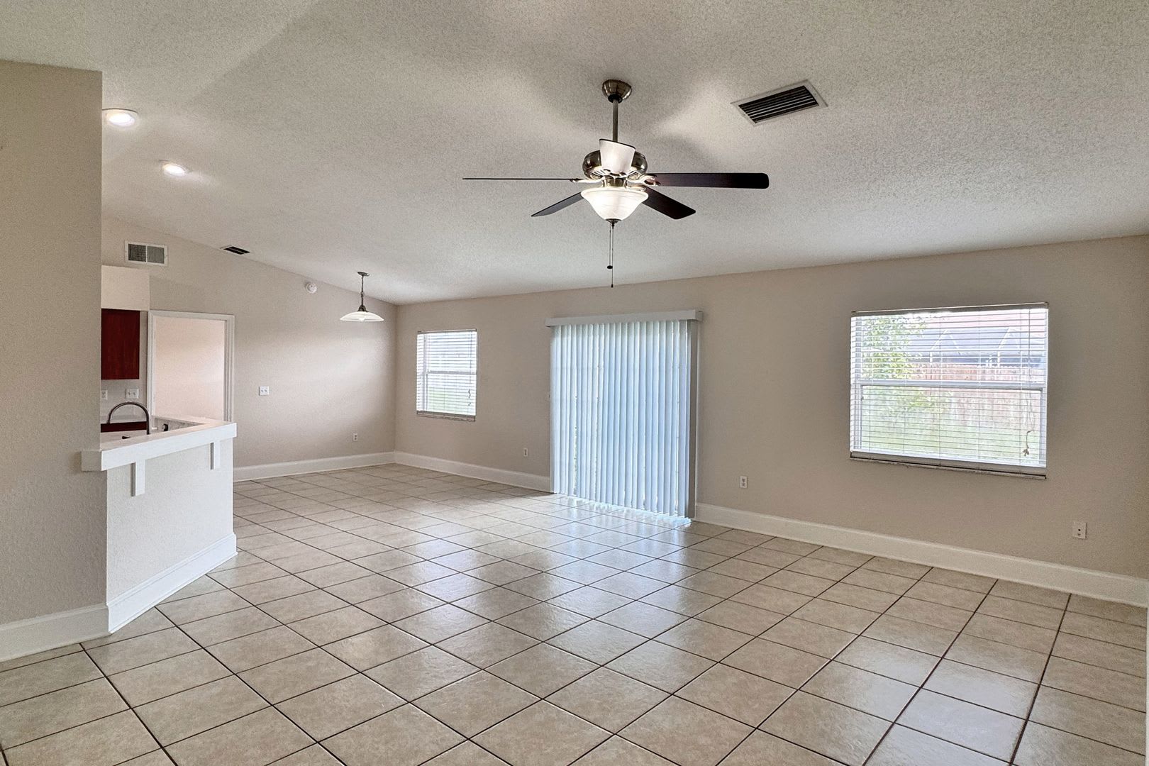 Spacious Three-Bedroom Home in Winter Haven – photo 4