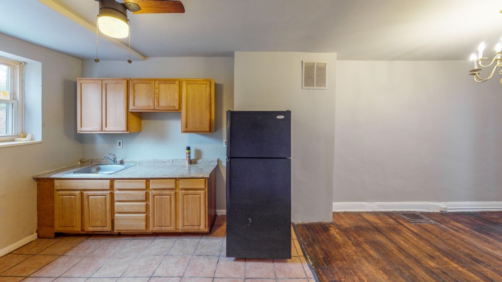 2425 Druid Hill Ave- 2 Bedroom Townhouse – photo 5