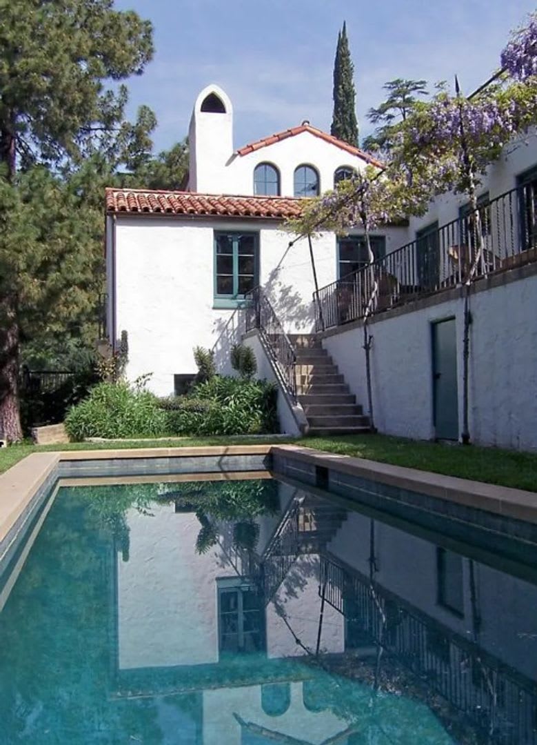 Remarkable Spanish Estate with Flexible Bedrooms and Studios – photo 3