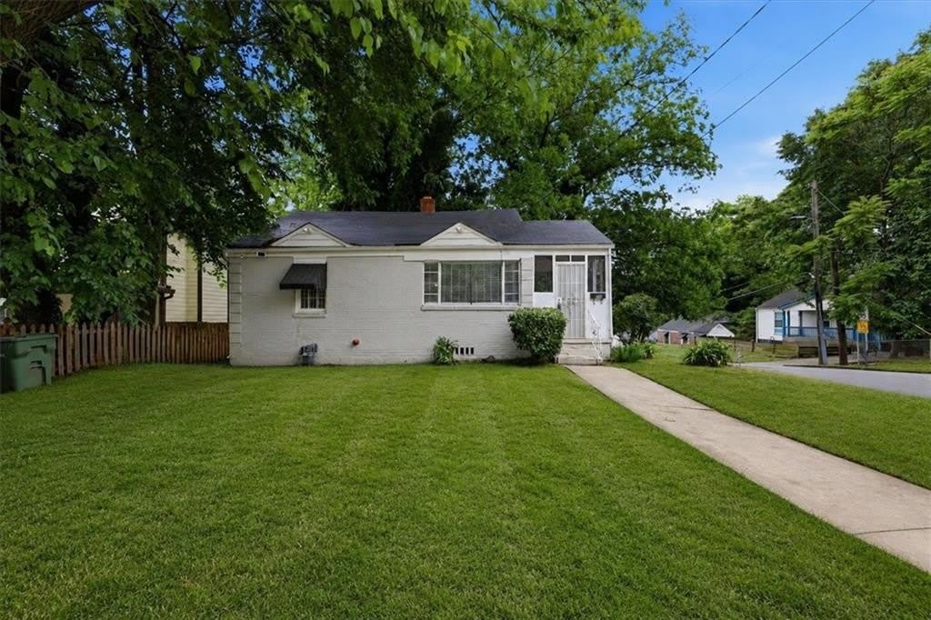 154 Lawton Street SW – photo 1