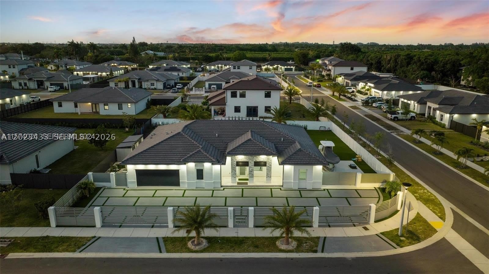 13305 SW 190th Ter – photo 1