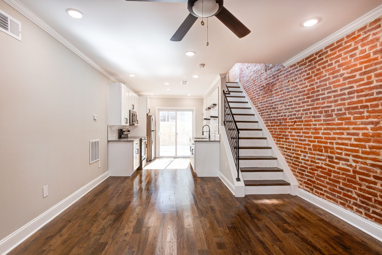 Spacious City Living Awaits At 2914 Westmont Street – photo 5