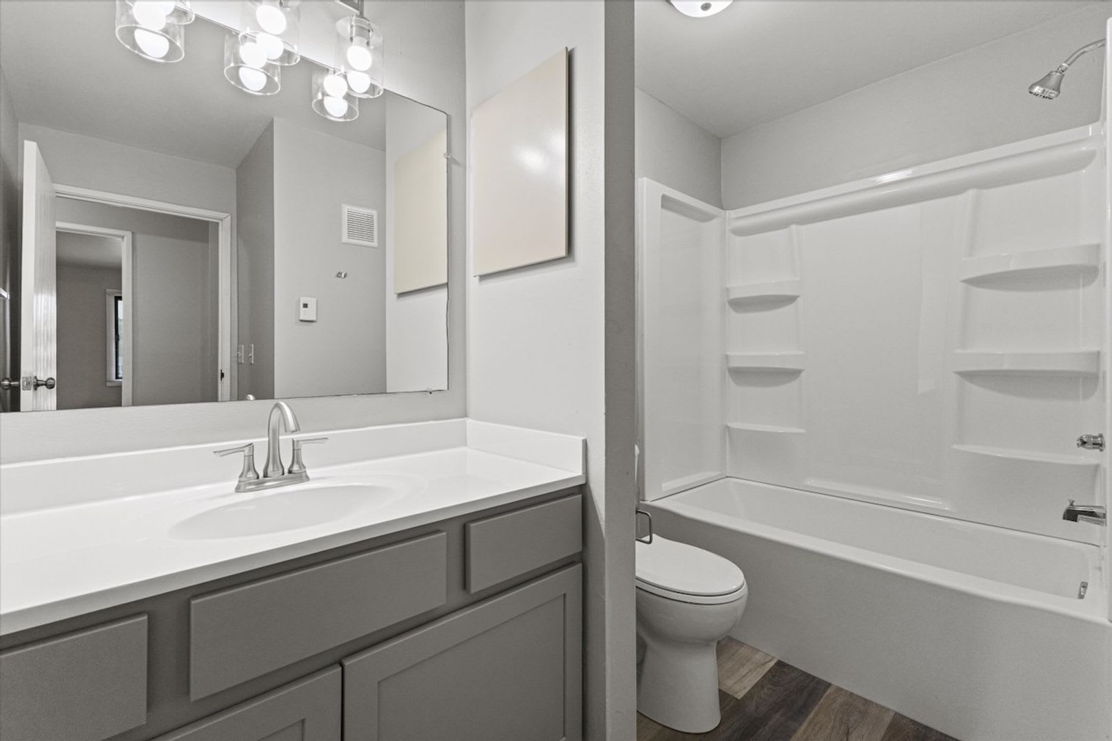 2 Bedroom 1 Bathroom Upper – photo 3