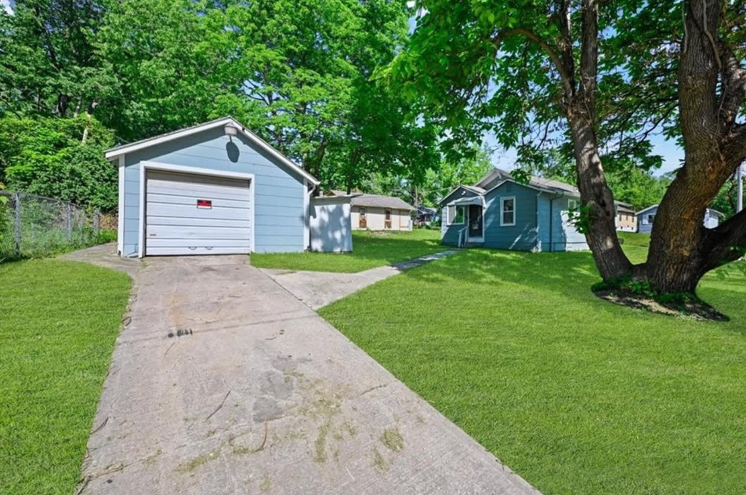 2917 East 61St Street – photo 3