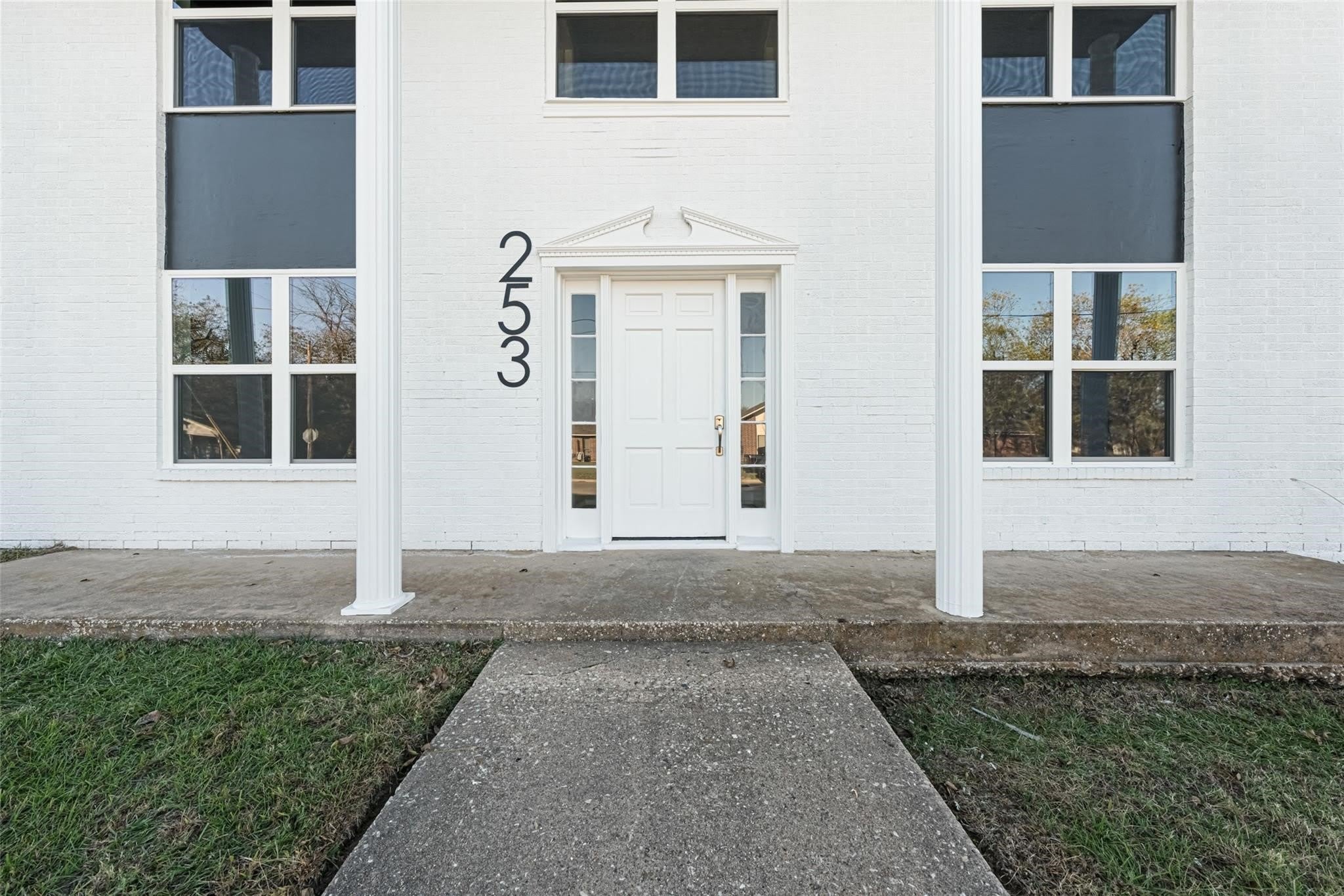253 Locust Street S – photo 2