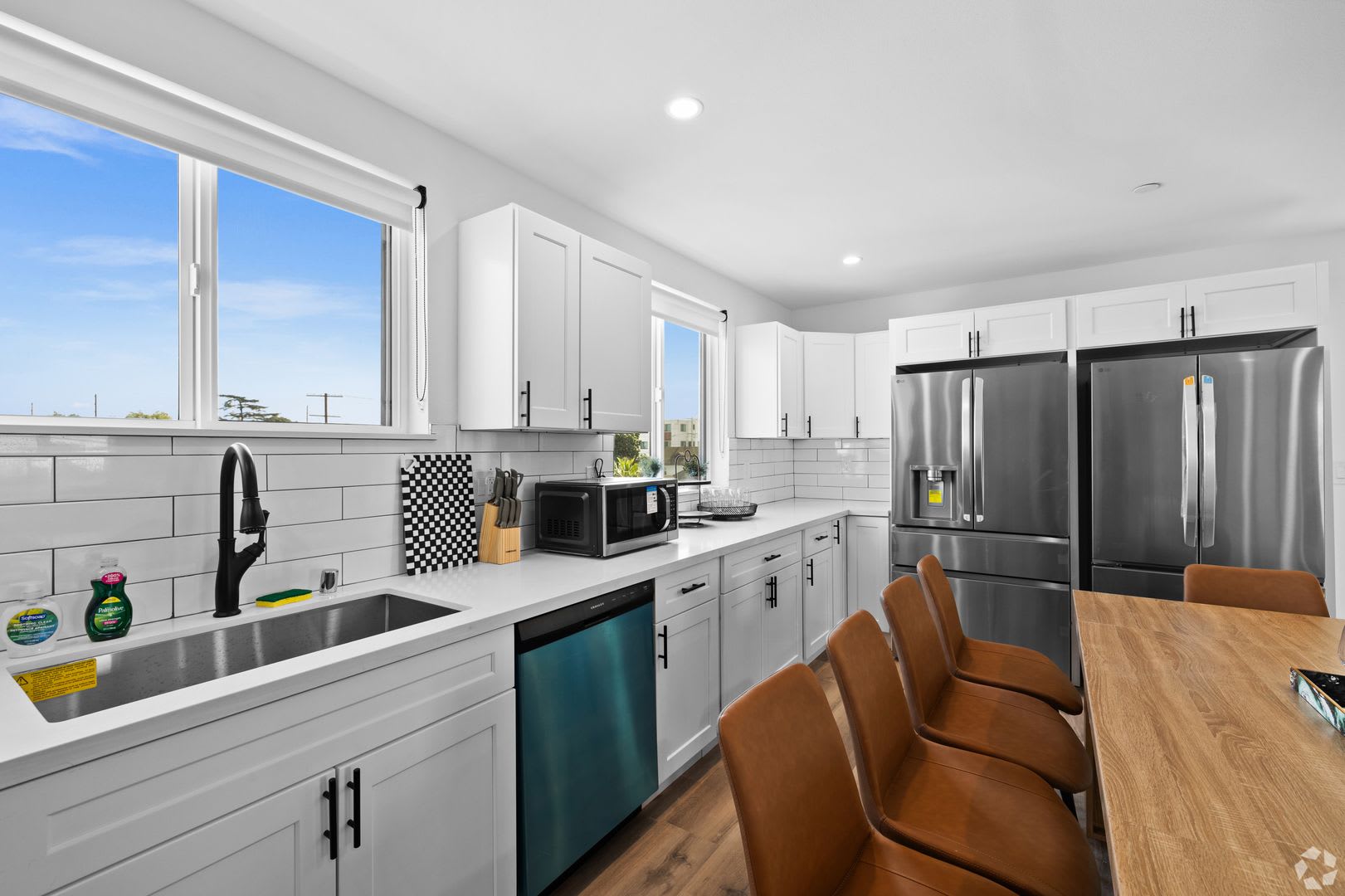 MH 1252 W 37th St – photo 3