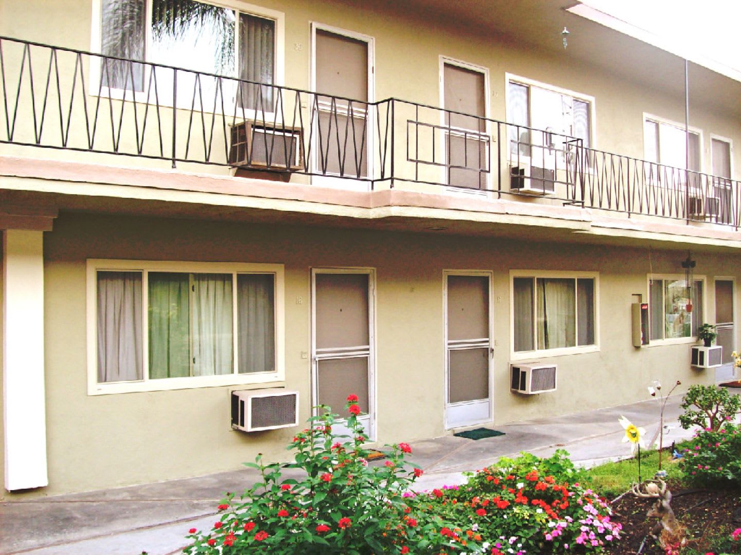 Studio Apartment With All Utilities Paid – photo 1