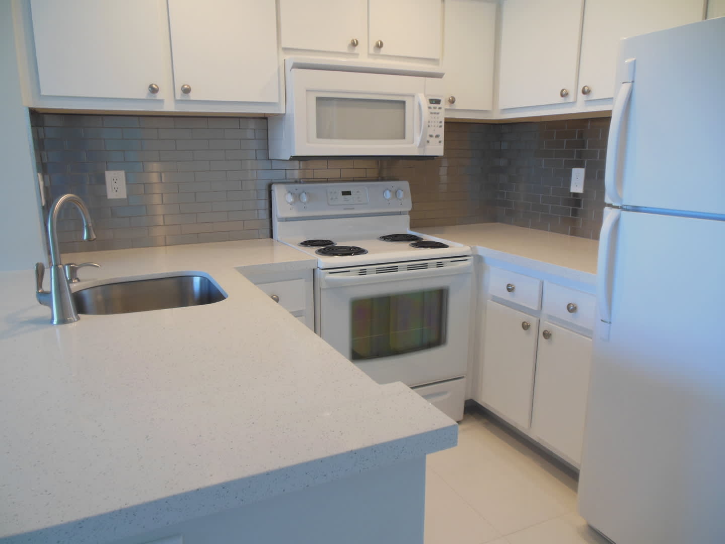 One Bedroom One Bathroom Waterfront Community – photo 2