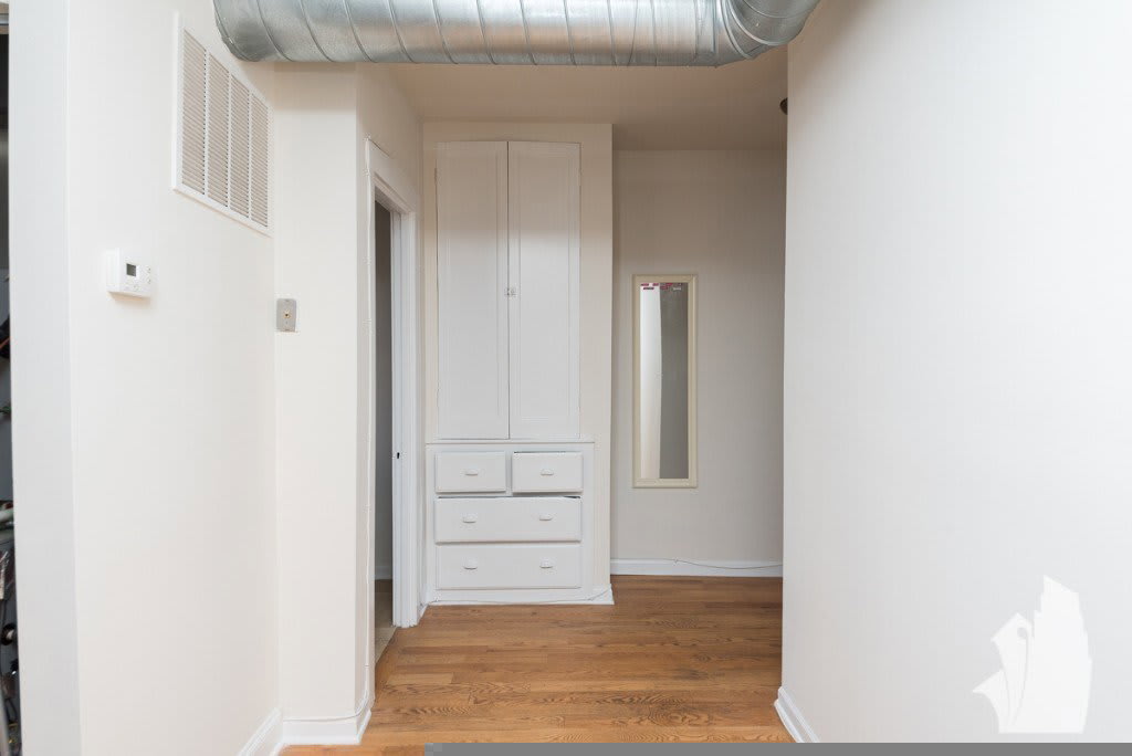 1249 West Henderson Street – photo 4