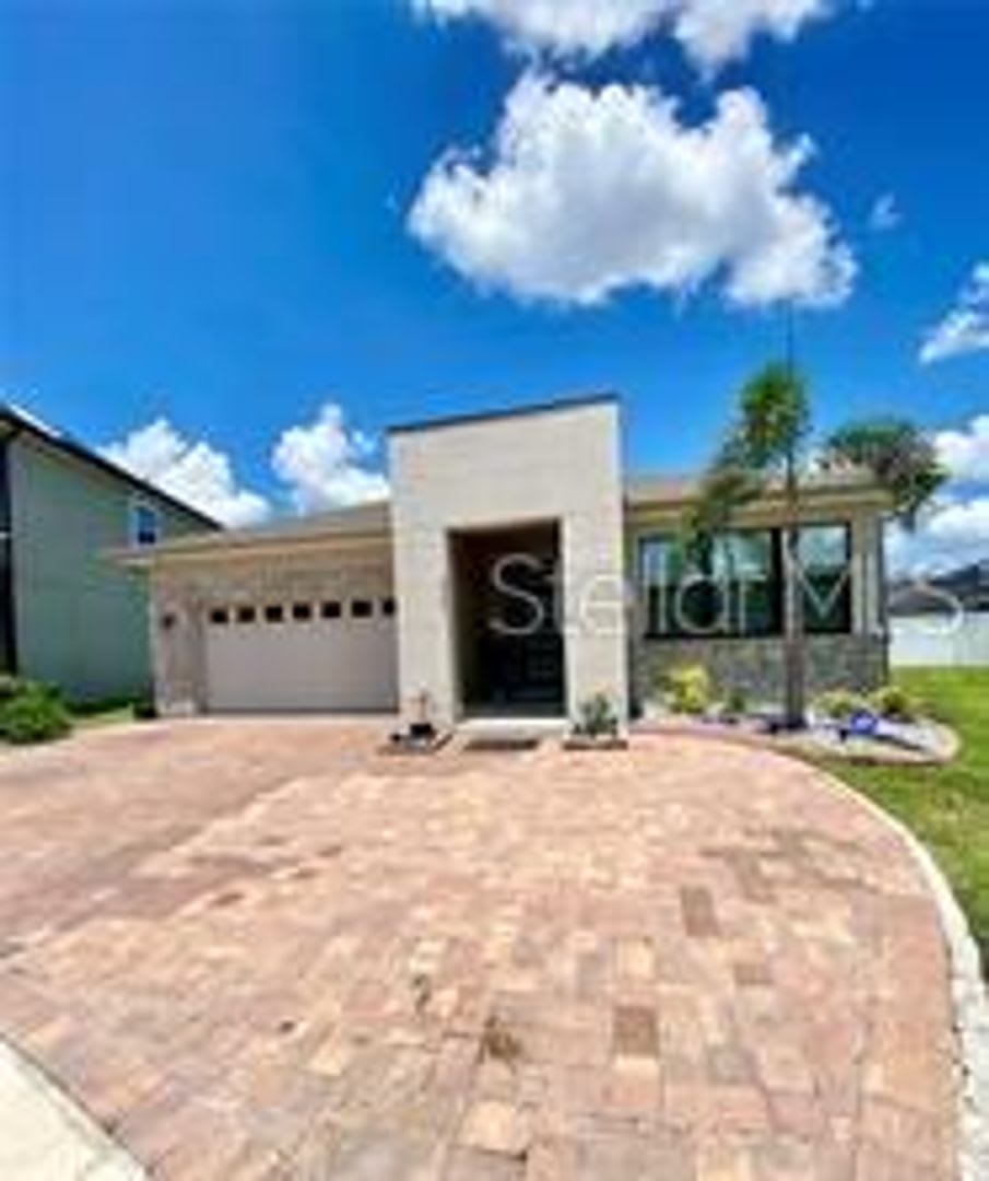 Stunning 4 bedrooms 3 bathroom home in sought after gated community! – photo 2