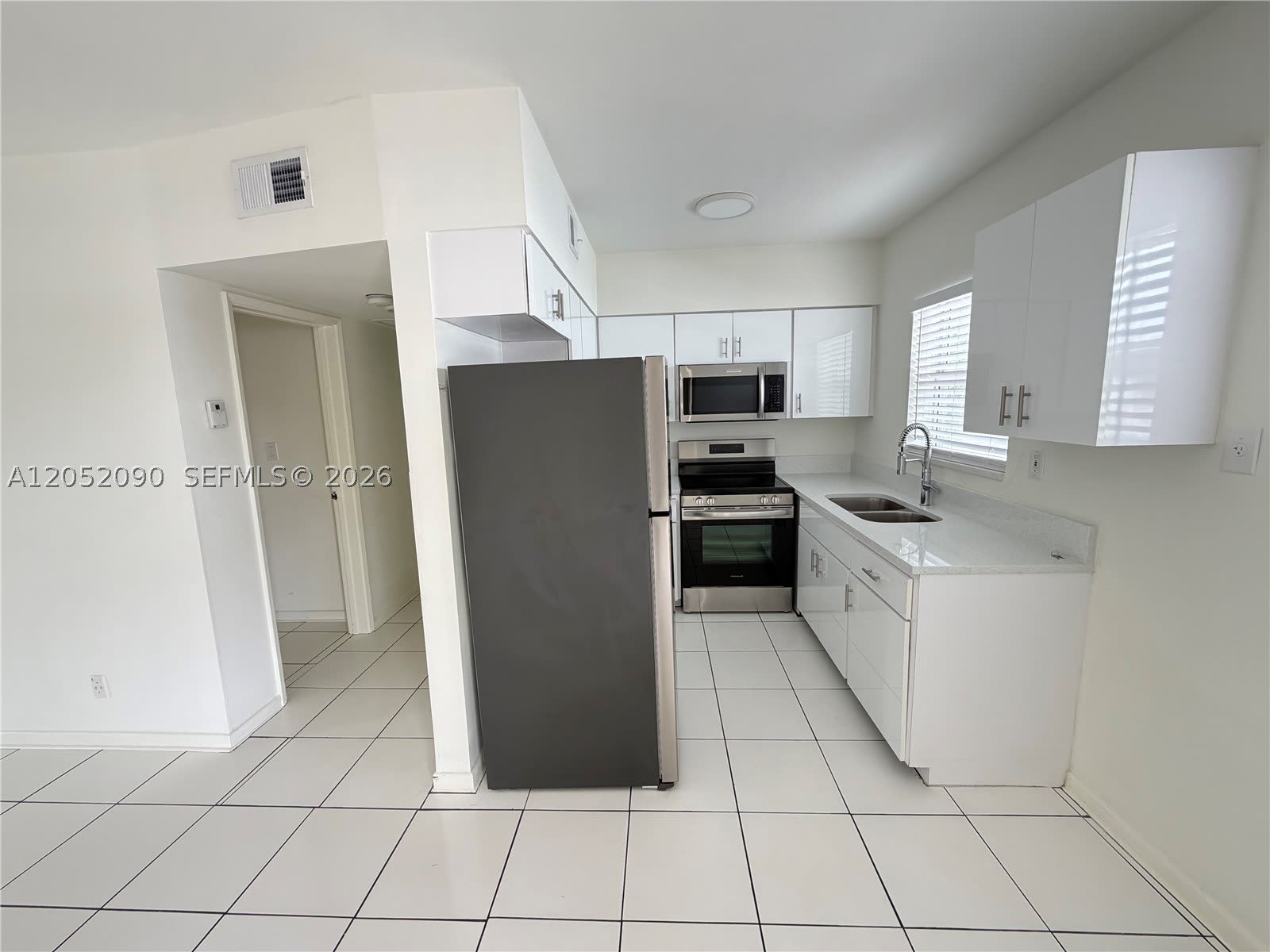 2352 NE 9th St – photo 4