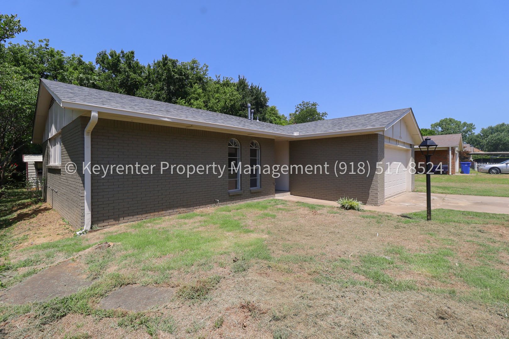Beautifully Redone 3 Bedroom BA House! Available for Immediate Move in! – photo 4