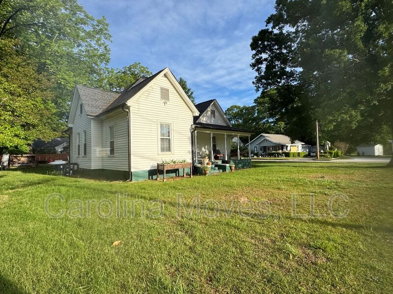 200 Pelham St. – photo 2
