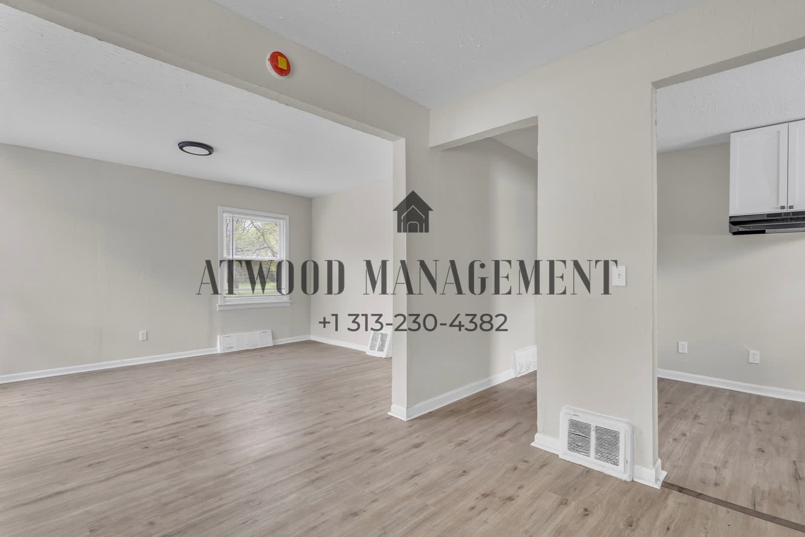 This beautifully updated 3-bedroom, 1-bath single-family home is ready for move-in! – photo 3