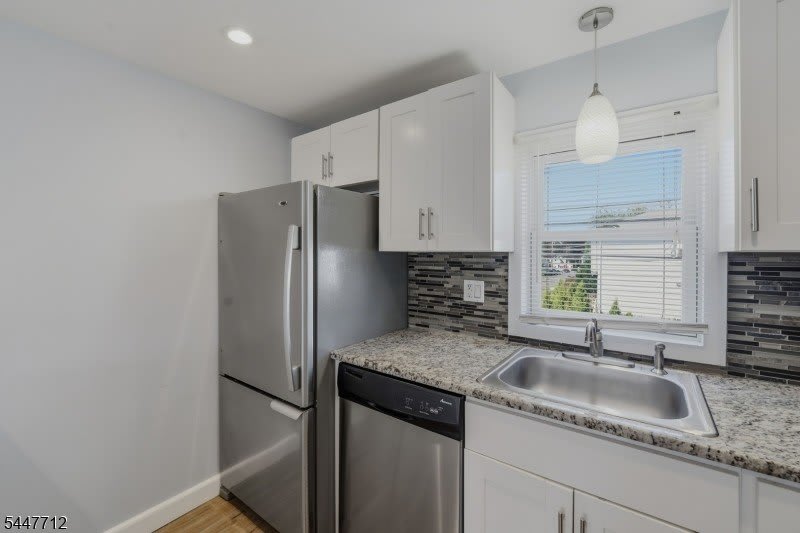 161 Broughton Ave – photo 4