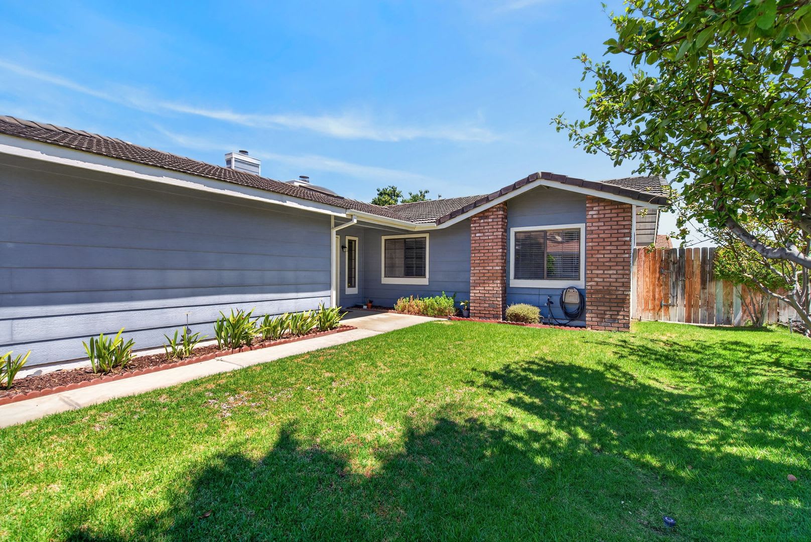 Charming Home Near Riverwalk Parkway – photo 4