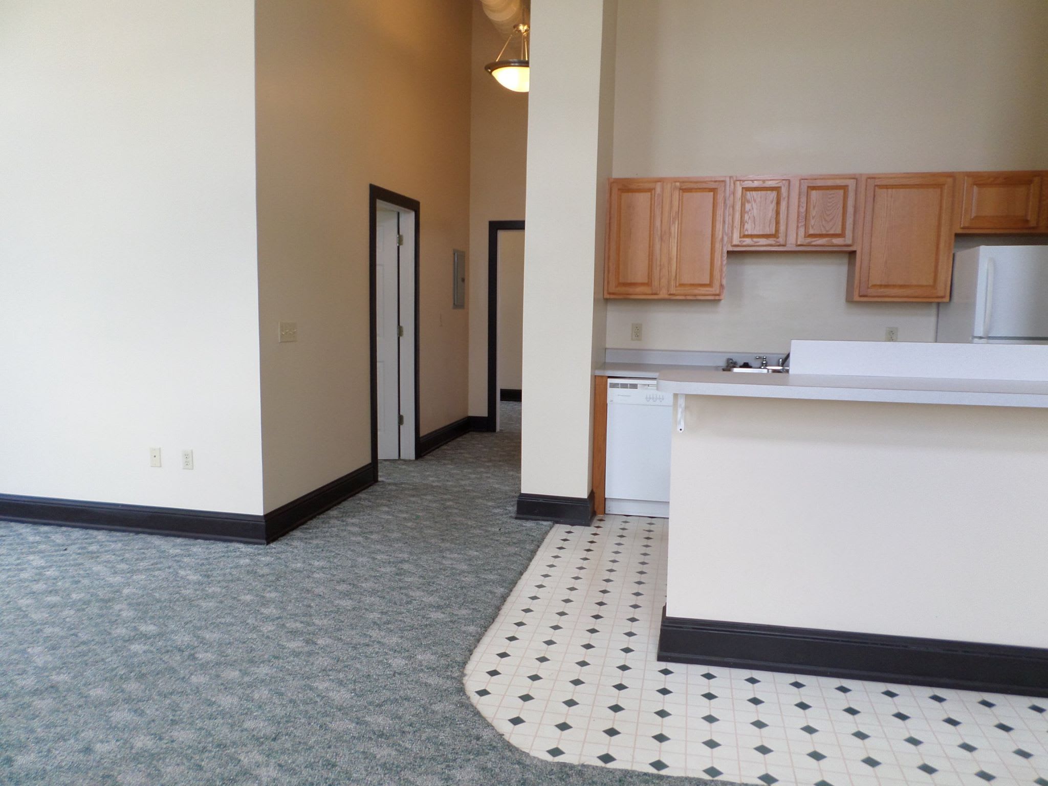 112 South Broadway Street – photo 2