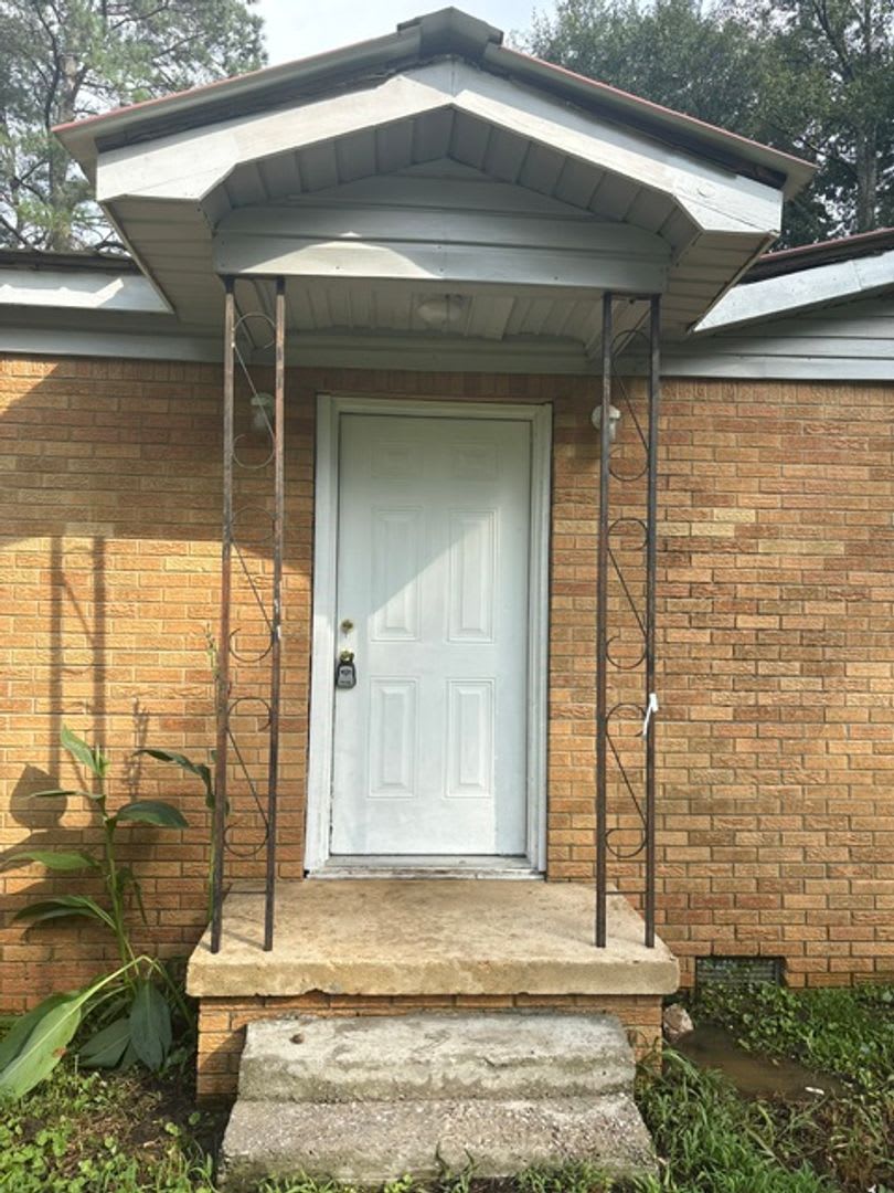Renovated 3 Bedroom 2 Bath Home on 1 Acre for Rent! – photo 2