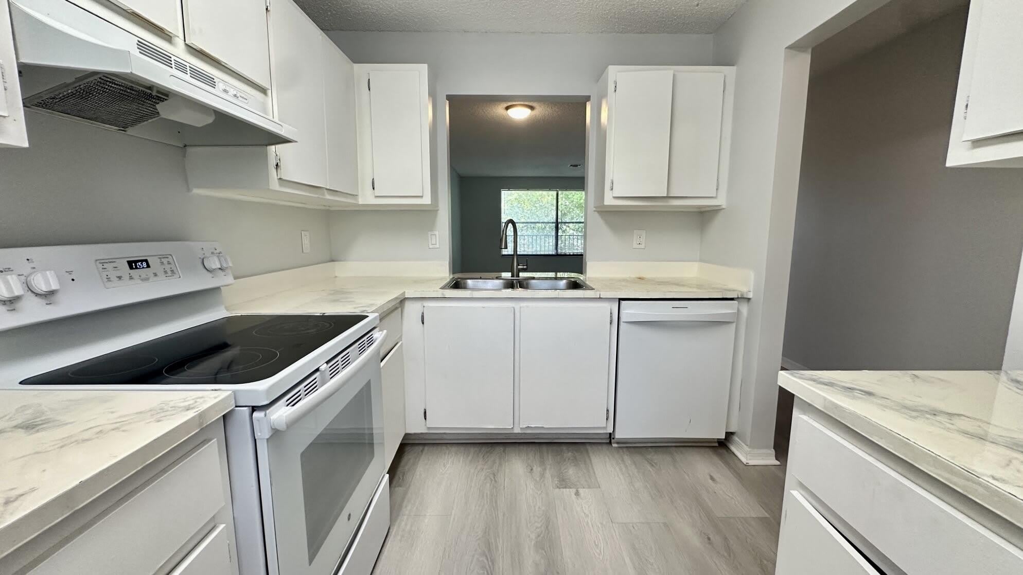 11464 NW 39th Street – photo 2