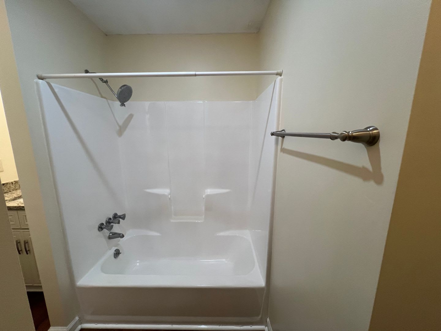 Room In 3 Bedroom Home At Hillsboro Rd Sw – photo 4