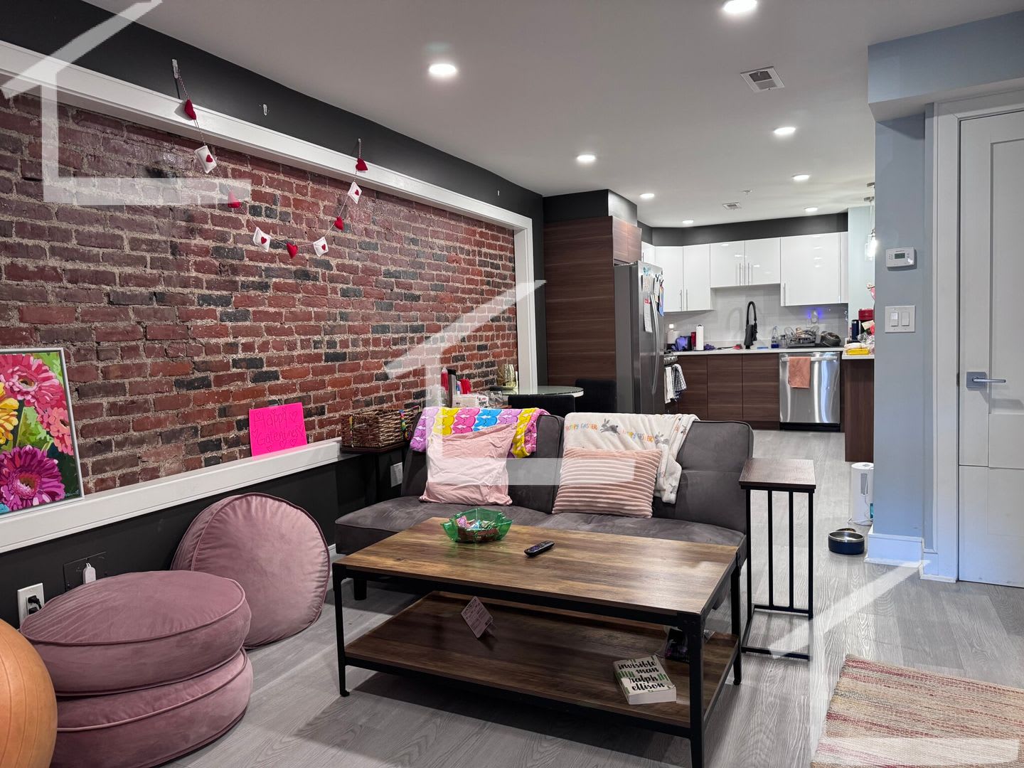 Charming 3 Bedroom-No Broker Fee – photo 1