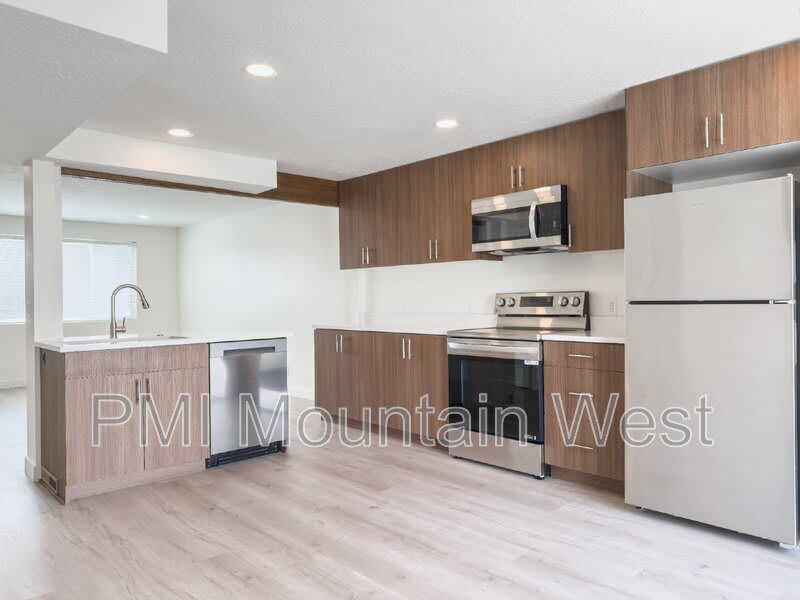 945 S Main St. – photo 5