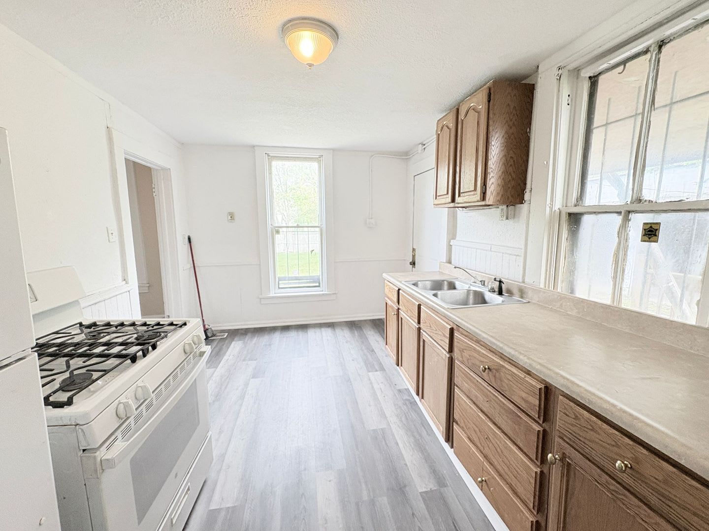 837 Avondale – photo 5