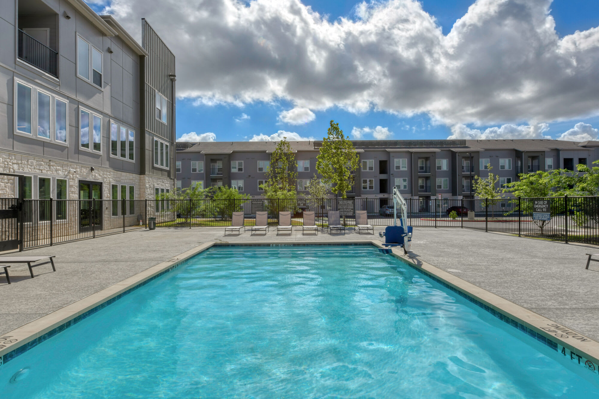 Sunstone Apartments – photo 2