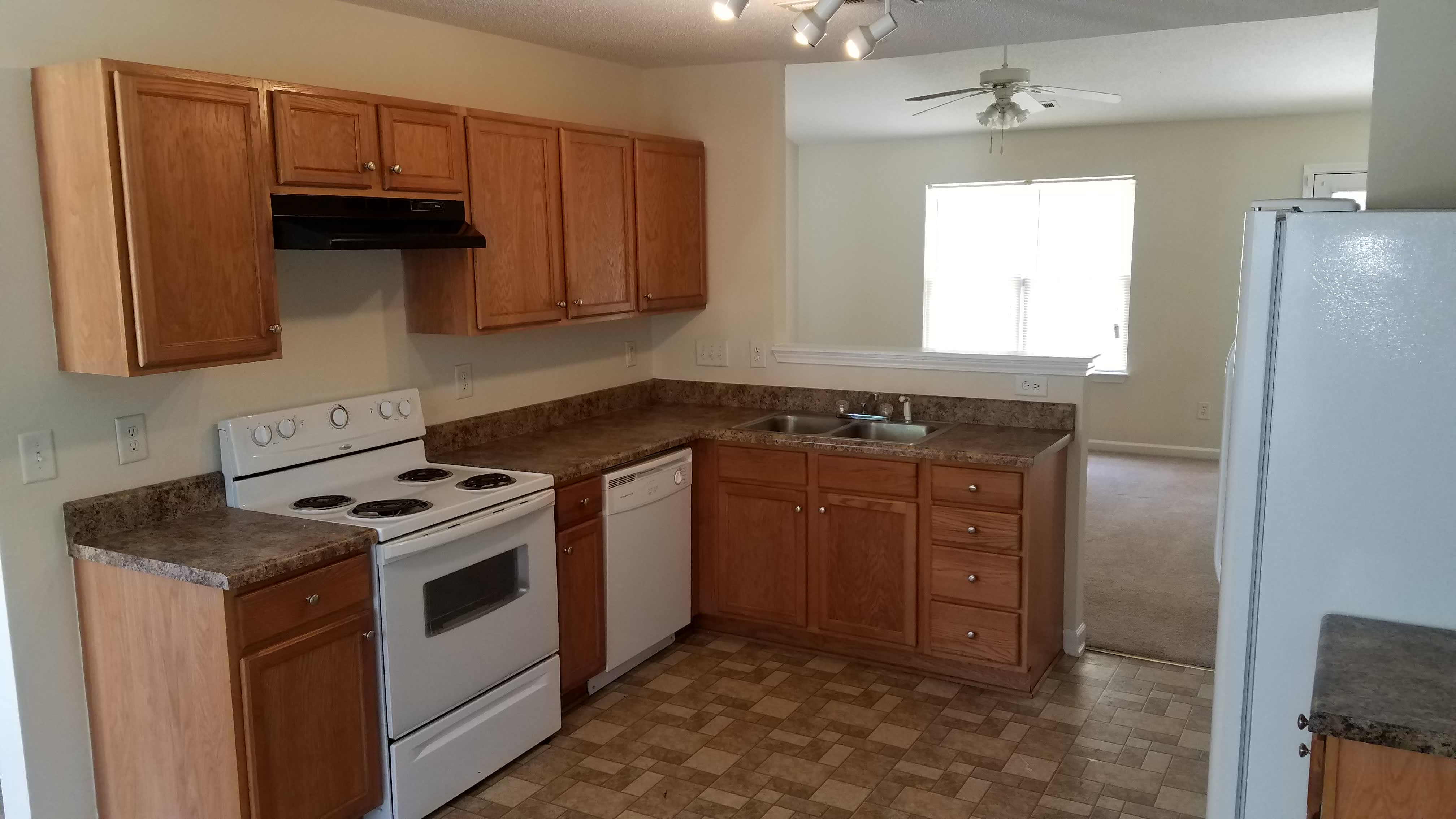 210 Kinnley Ct – photo 4