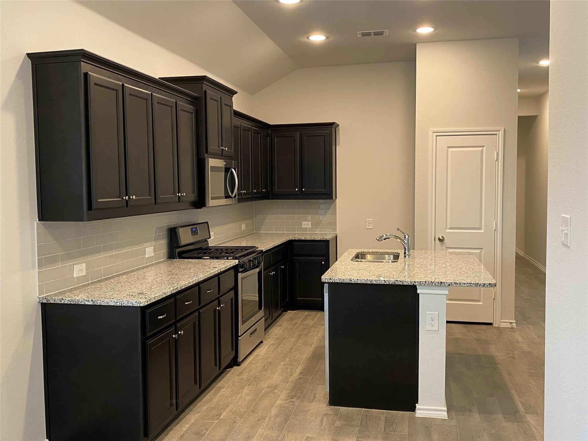 1805 Wayne Lane – photo 2
