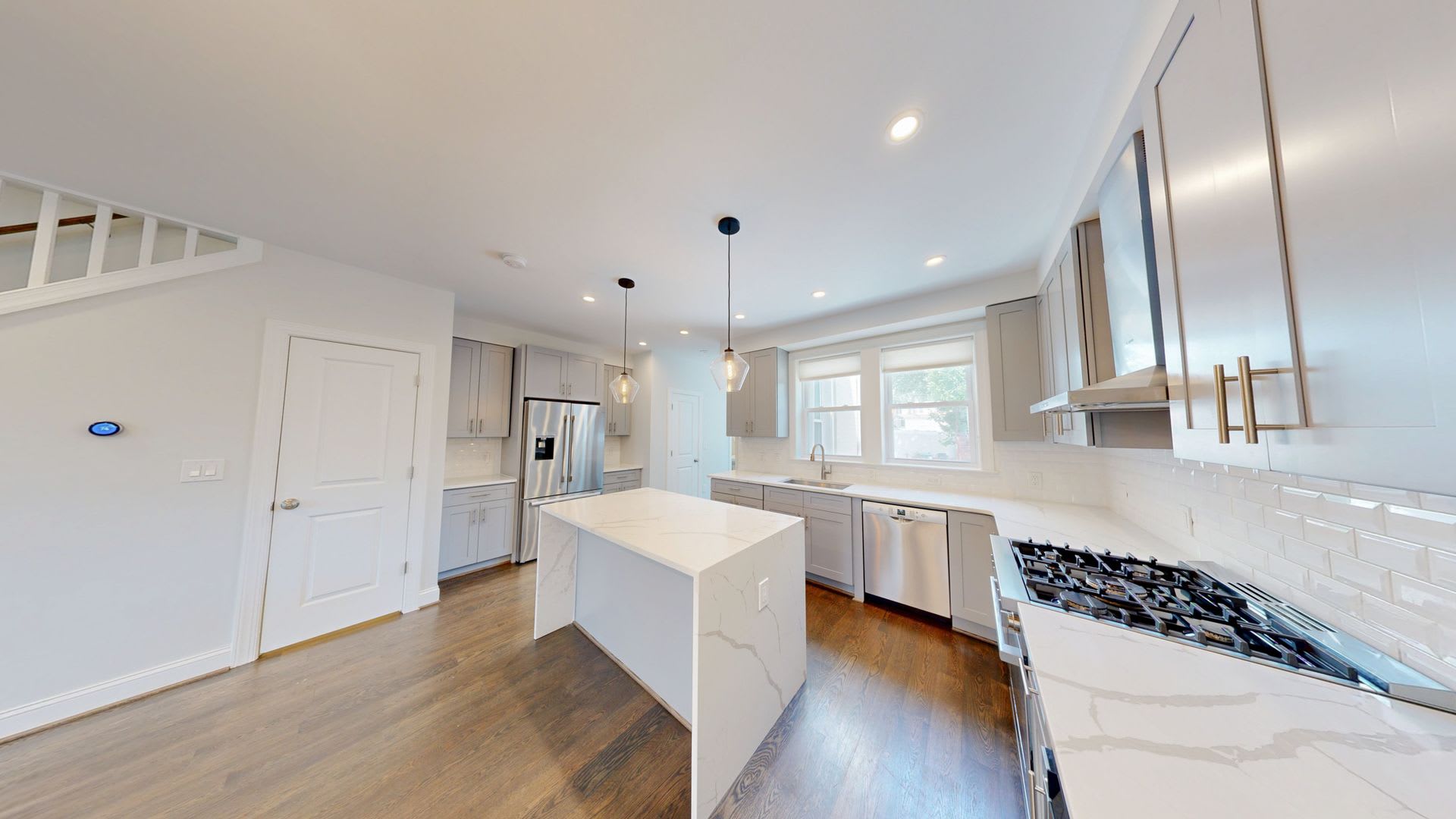 Stunning END UNIT 4 Bed + 3.5 BA located in Petworth! – photo 5