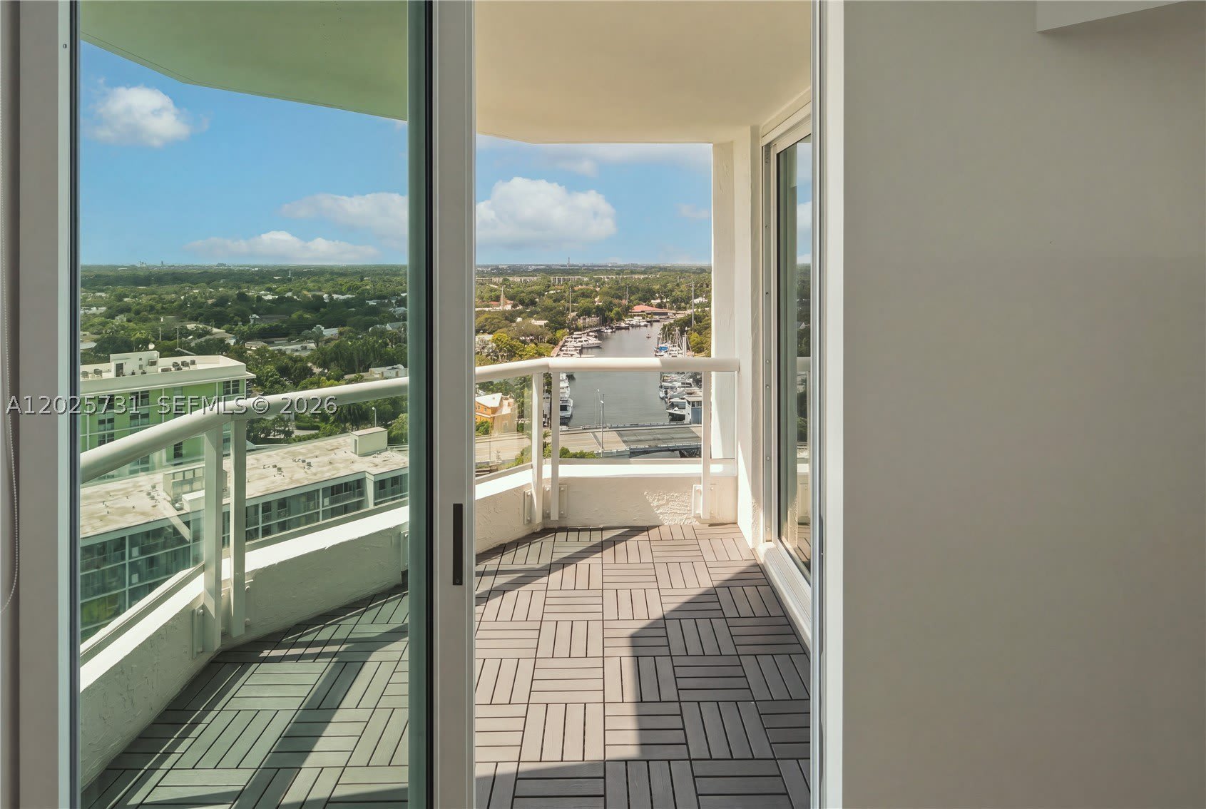 401 SW 4th Ave – photo 4