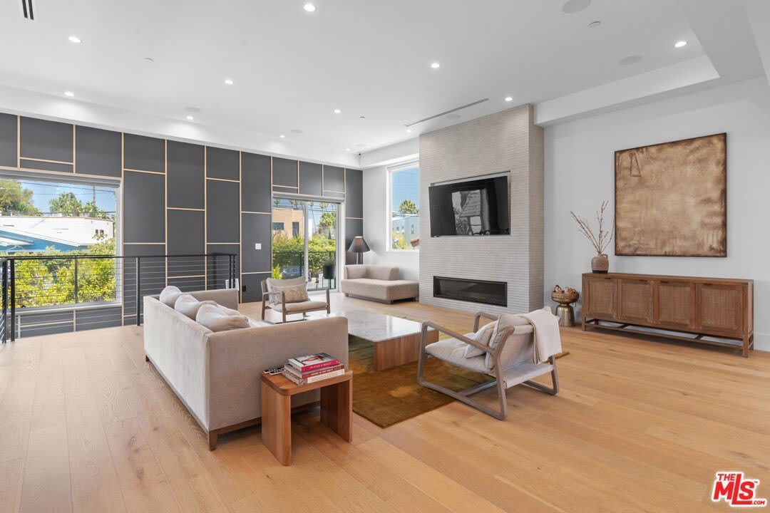 656 California Ave – photo 2