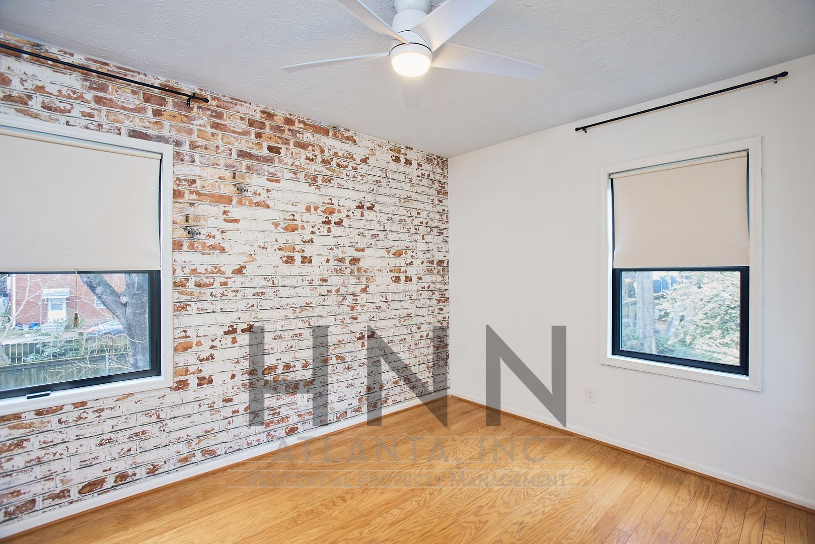 Bright Top Floor 2 1 Condo In Prime Midtown – photo 5