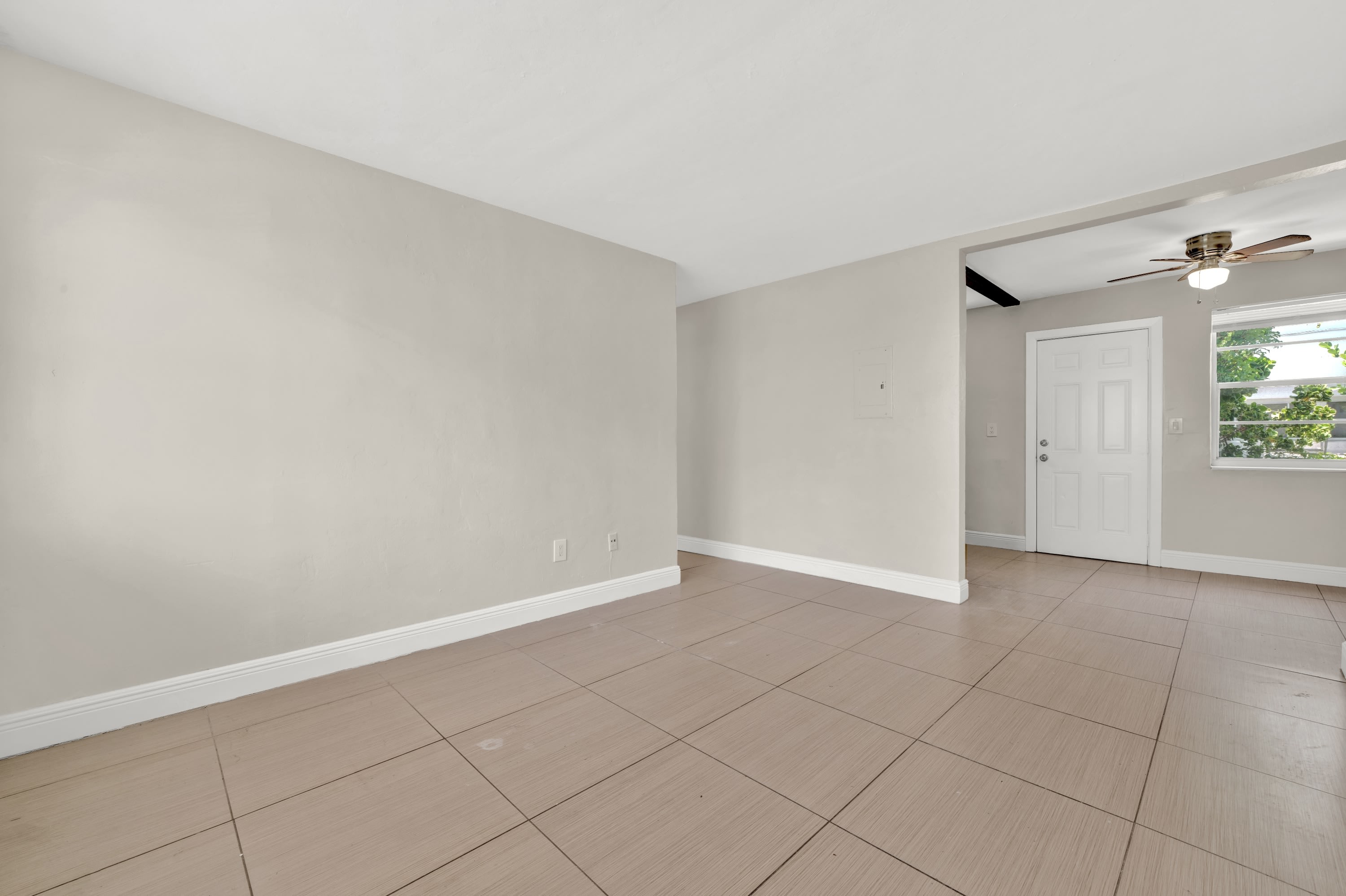 1306 Douglas Rd.Apt 01 – photo 1
