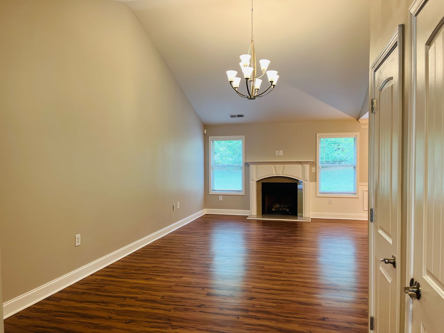 Stunning 3 bedroom 2 bathroom with bonus room minutes from Lake Lanier! Must see! – photo 3
