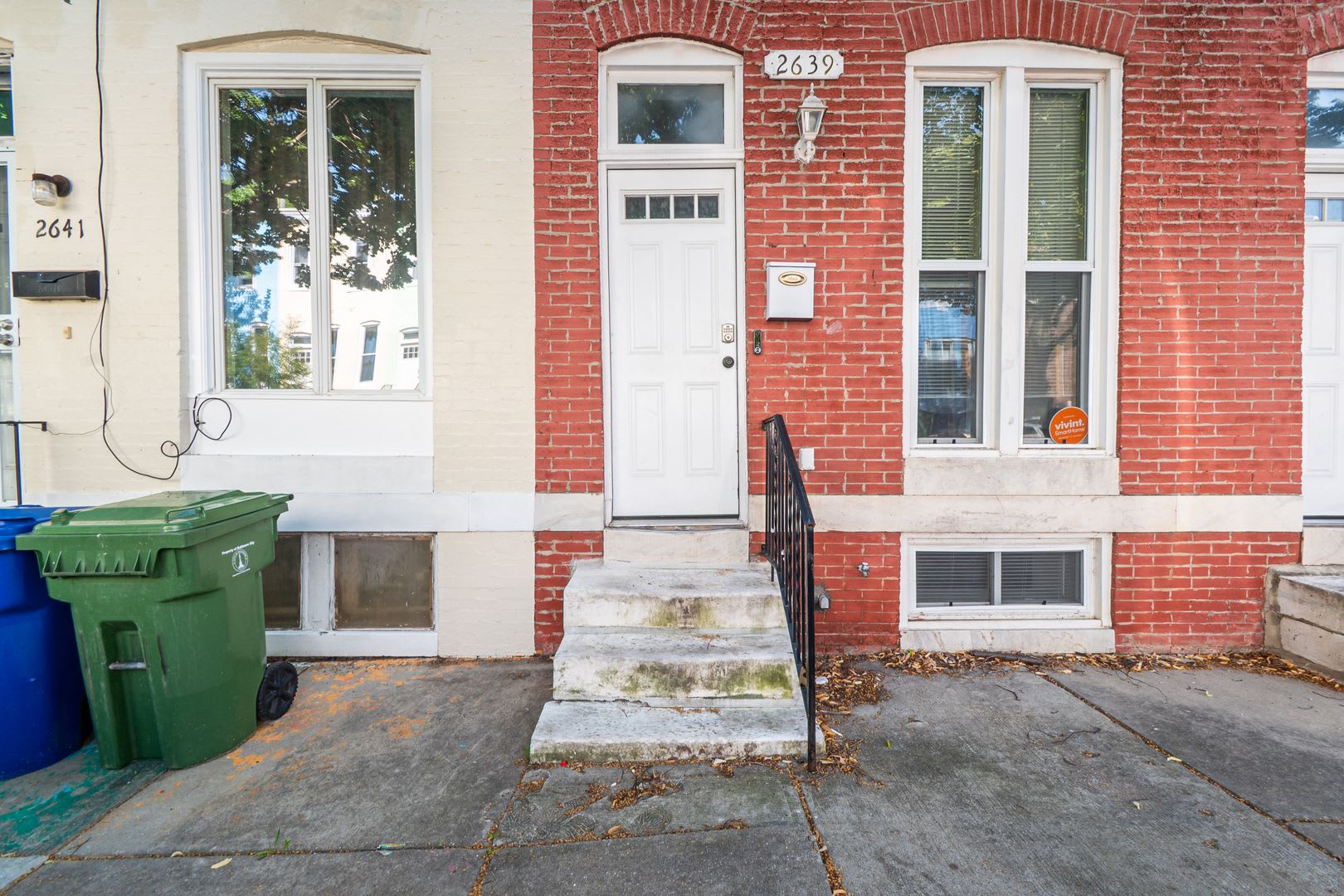 Updated 2-Bedroom Townhome with Flexible Den/Office, Central Air & Fenced Yard – photo 2