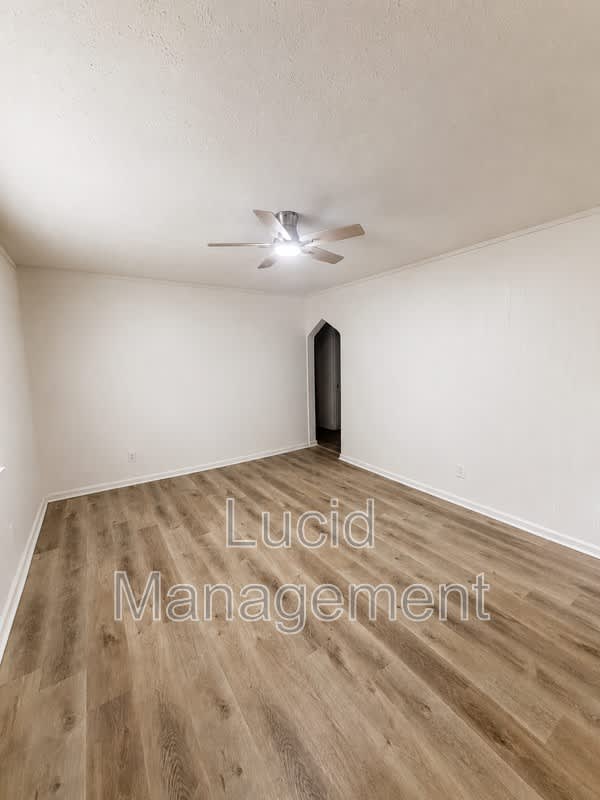 1134 Lincoln Avenue – photo 2