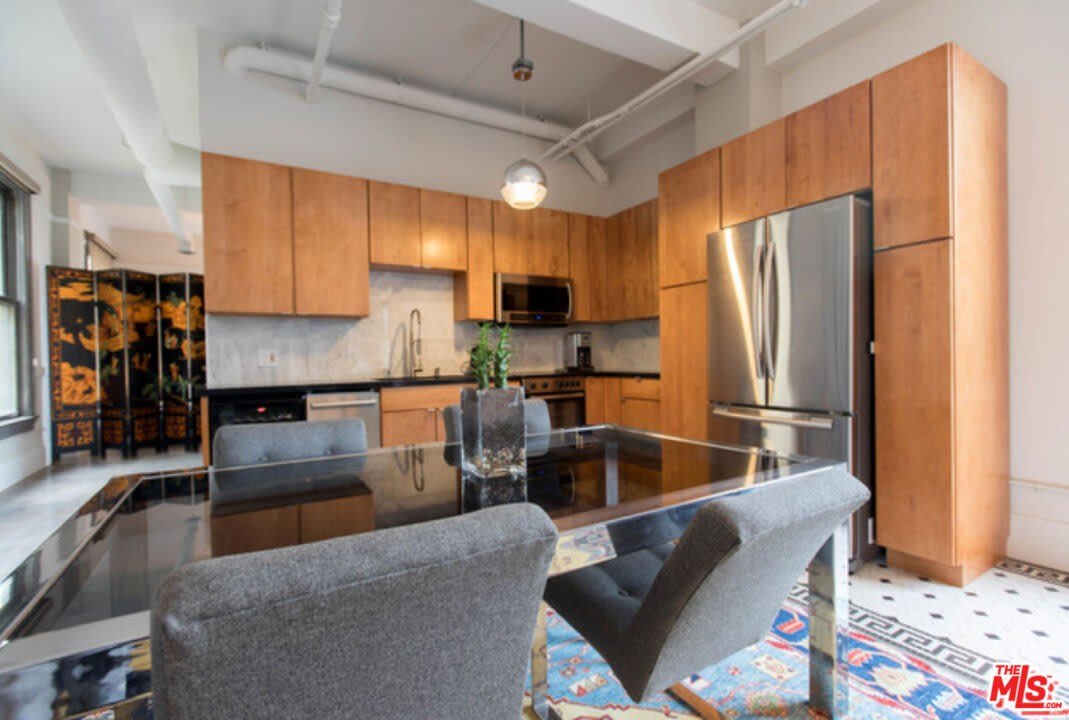 108 W 2nd St – photo 2